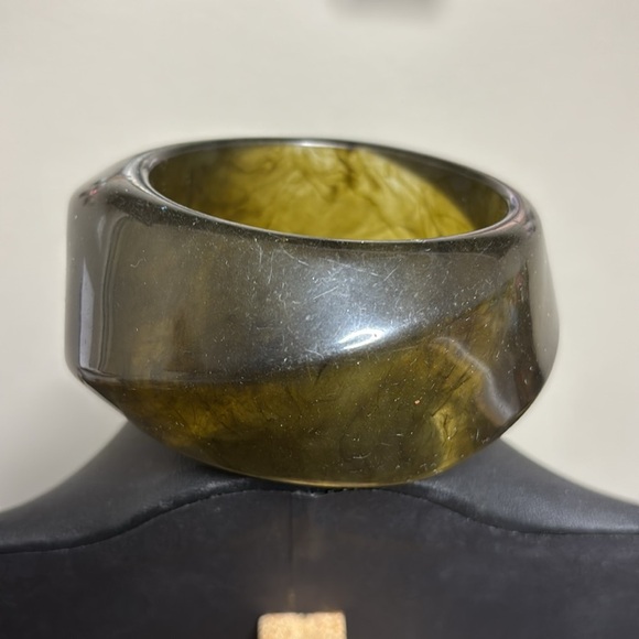 Bold Green and Black Resin Chunky Retro Vintage Bangle - Picture 3 of 7